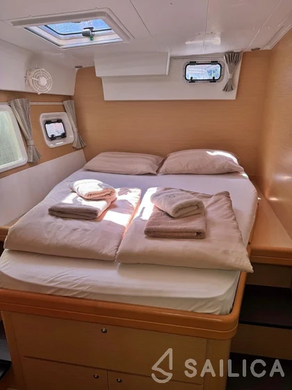 Lagoon 421 - Yacht Charter Sailica