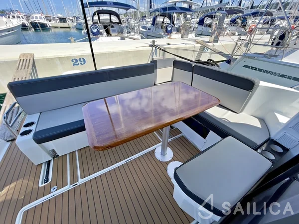 Merry Fisher 1095 - Yacht Charter Sailica