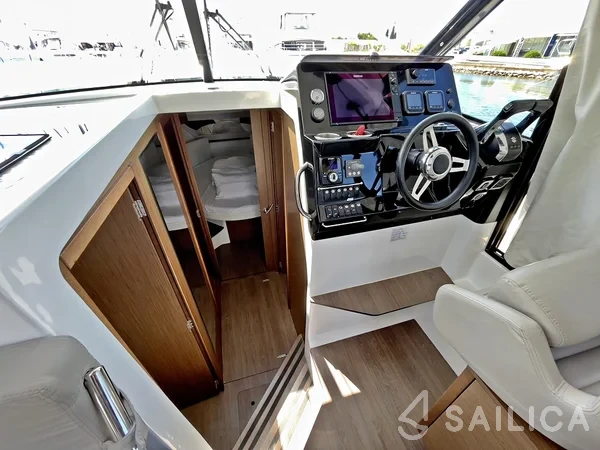 Merry Fisher 1095 - Yacht Charter Sailica