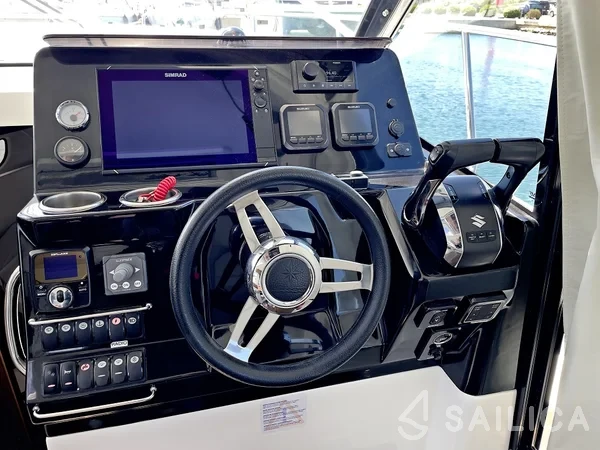 Merry Fisher 1095 - Yacht Charter Sailica