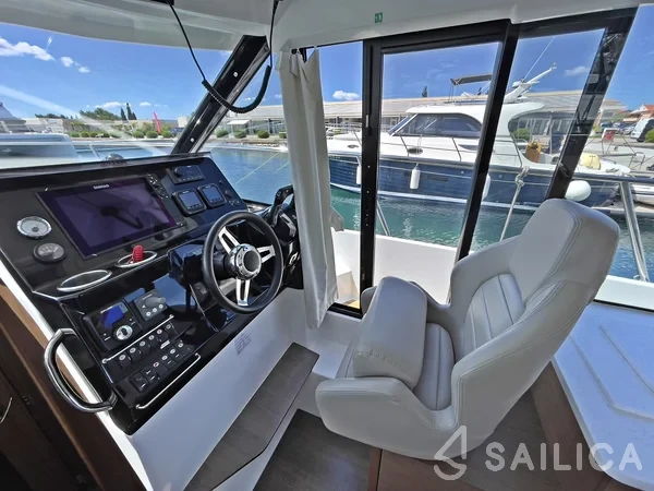Merry Fisher 1095 - Yacht Charter Sailica