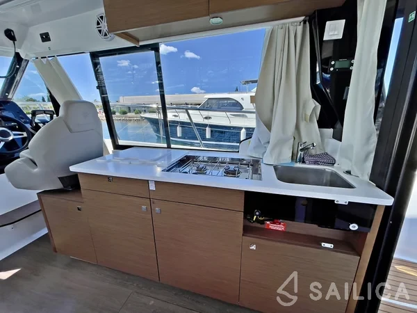 Merry Fisher 1095 - Yacht Charter Sailica