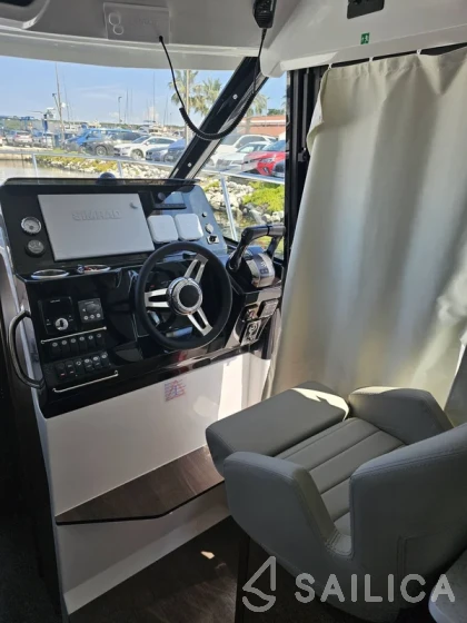 Merry Fisher 1095 - Yacht Charter Sailica