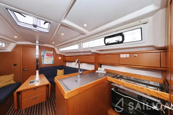 Bavaria 33 Cruiser - Yacht Charter Sailica