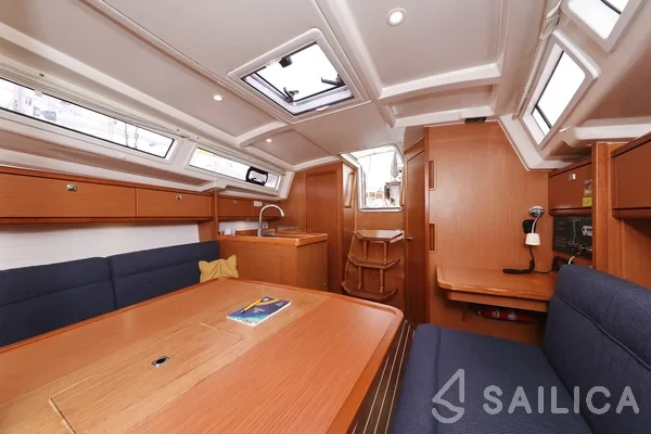 Bavaria 33 Cruiser - Yacht Charter Sailica