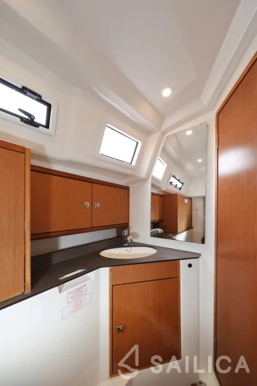 Bavaria 33 Cruiser - Yacht Charter Sailica