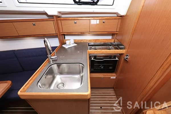 Bavaria 33 Cruiser - Yacht Charter Sailica