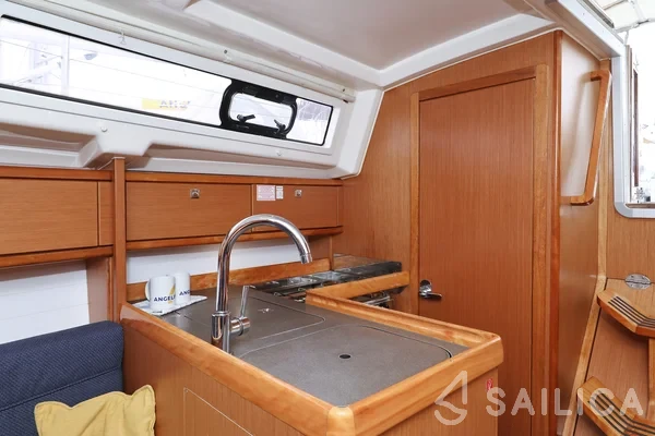 Bavaria 33 Cruiser - Yacht Charter Sailica
