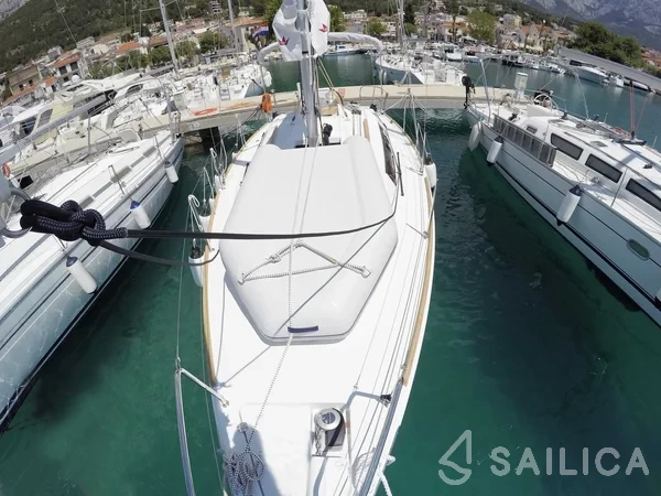 Oceanis 31 - Yacht Charter Sailica