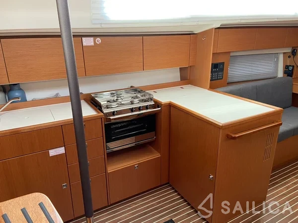 Bavaria C42 - Yacht Charter Sailica