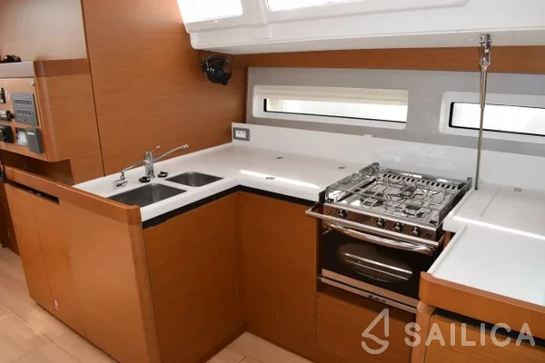 Sun Odyssey 490 - Yacht Charter Sailica