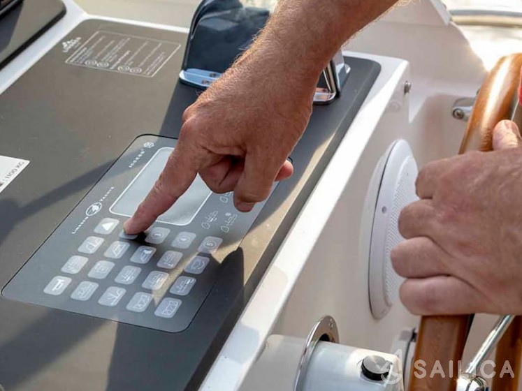 Linssen 35 SL - Yacht Charter Sailica