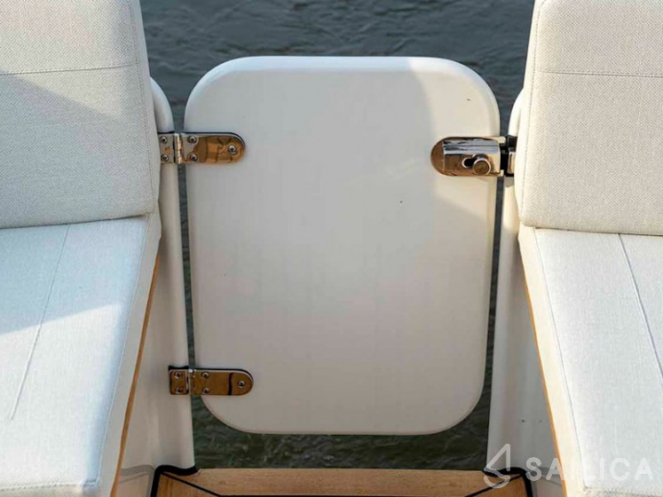 Linssen 35 SL - Yacht Charter Sailica