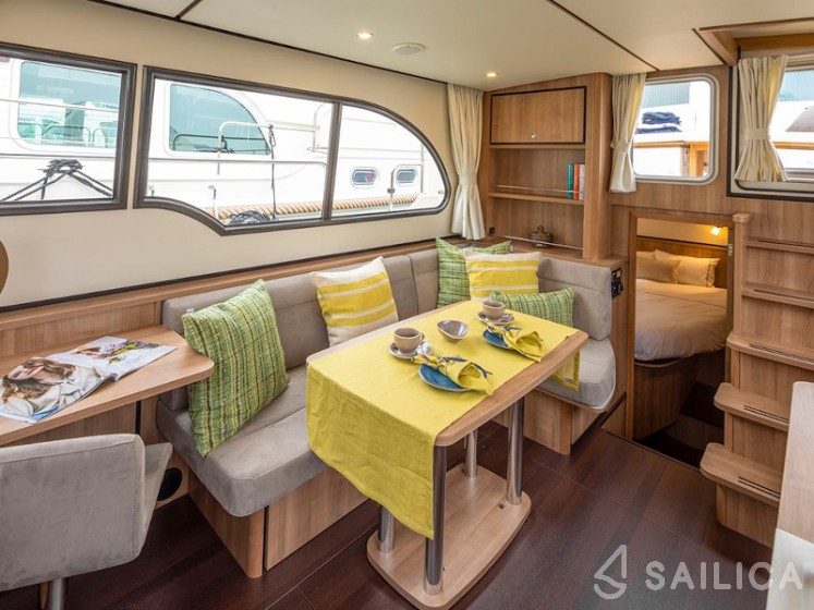 Linssen 35 SL - Yacht Charter Sailica