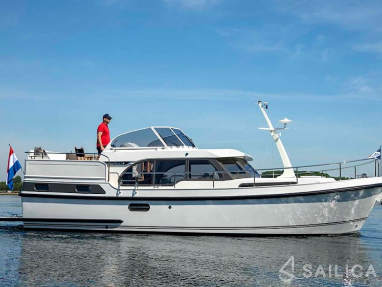 Linssen 35 SL - Yacht Charter Sailica