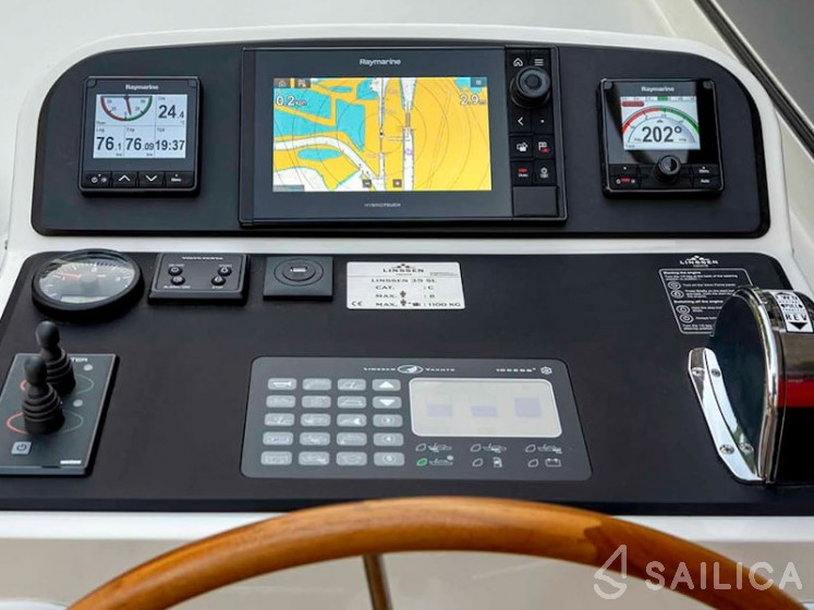 Linssen 35 SL - Yacht Charter Sailica