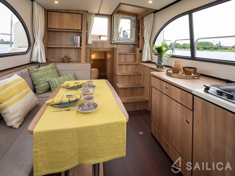 Linssen 35 SL - Yacht Charter Sailica
