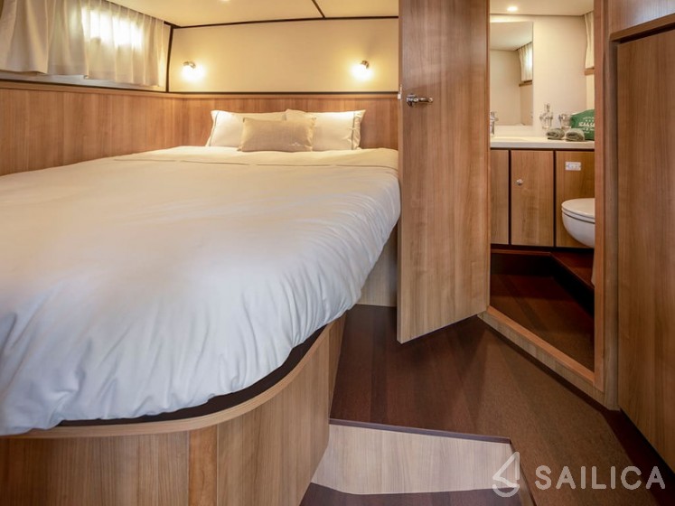 Linssen 35 SL - Yacht Charter Sailica