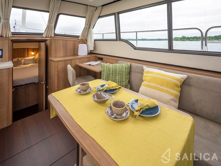 Linssen 35 SL - Yacht Charter Sailica