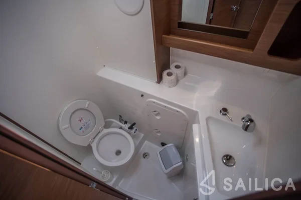Lagoon 42 - Yacht Charter Sailica