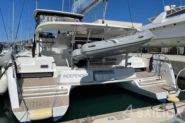 Lagoon 42 - Yacht Charter Sailica