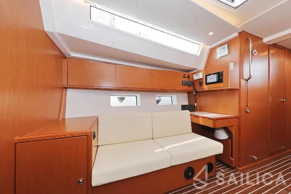 Bavaria C45 Holiday - Yacht Charter Sailica