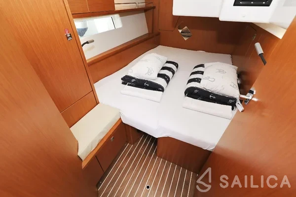 Bavaria C45 Holiday - Yacht Charter Sailica