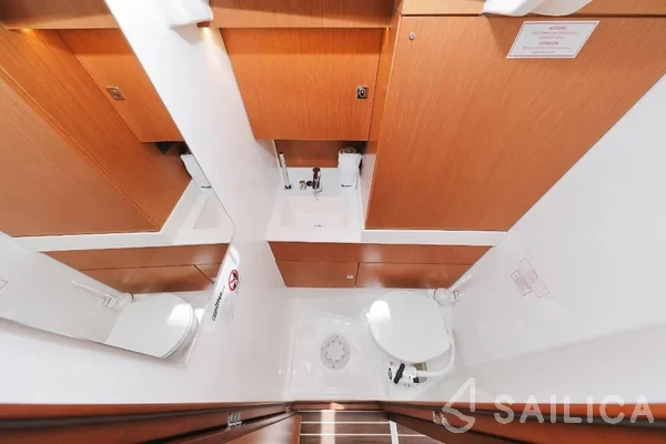 Bavaria C45 Holiday - Yacht Charter Sailica