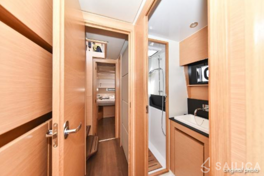 Nautitech 46 Fly - Yacht Charter Sailica