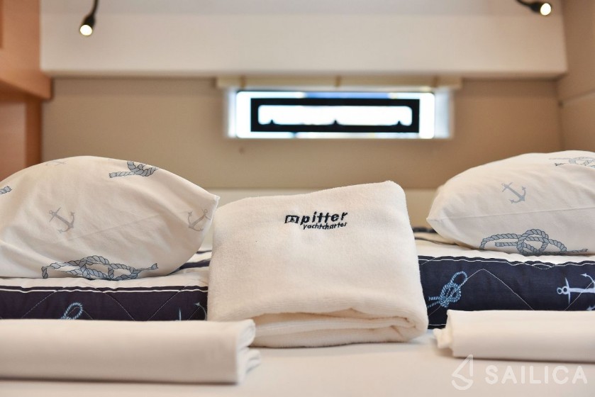 Nautitech 46 Fly - Yacht Charter Sailica