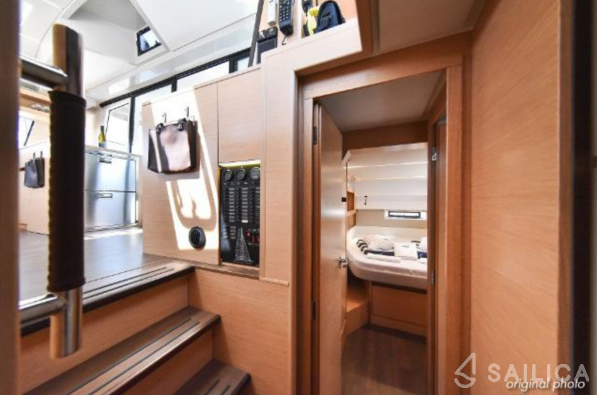 Nautitech 46 Fly - Yacht Charter Sailica