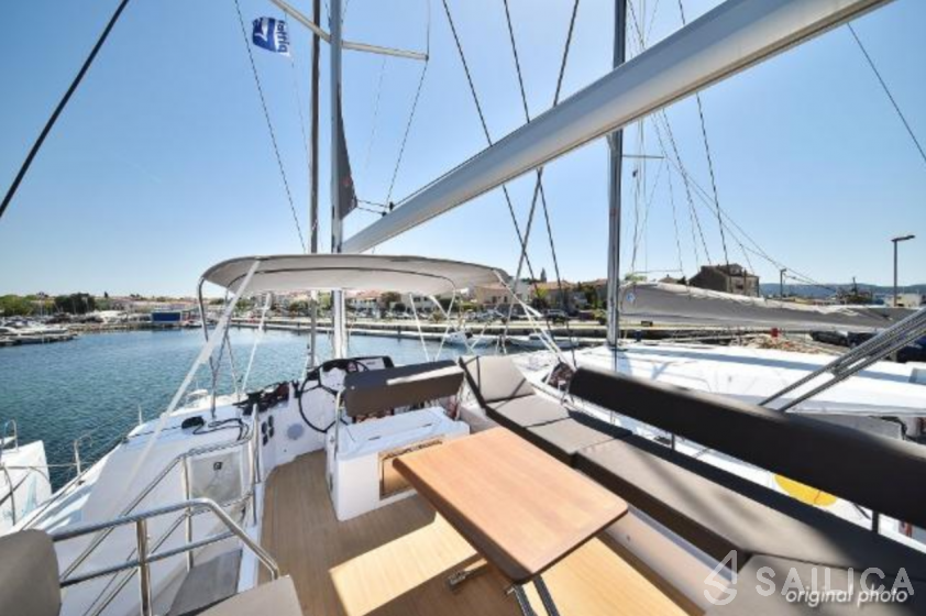 Nautitech 46 Fly - Yacht Charter Sailica