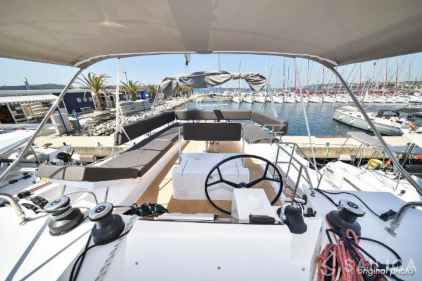 Nautitech 46 Fly - Yacht Charter Sailica