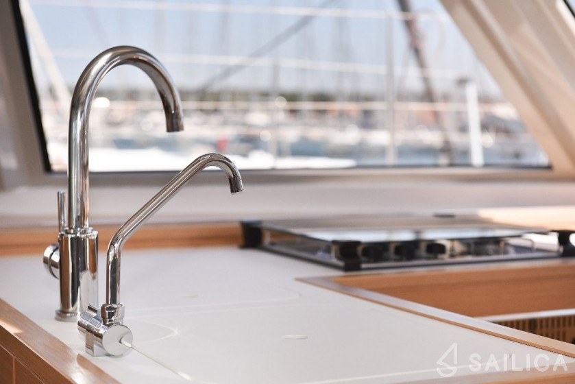 Nautitech 46 Fly - Yacht Charter Sailica
