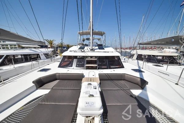 Nautitech 46 Fly - Yacht Charter Sailica