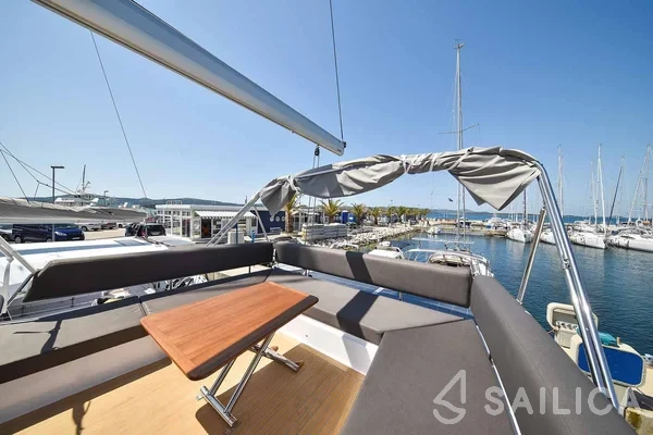 Nautitech 46 Fly - Yacht Charter Sailica
