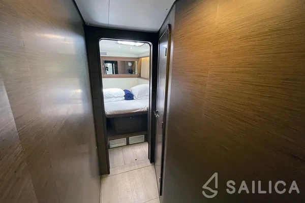 Lagoon 450  Flybridge - Yacht Charter Sailica