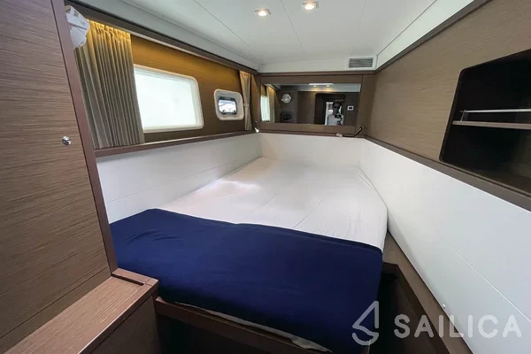 Lagoon 450  Flybridge - Yacht Charter Sailica