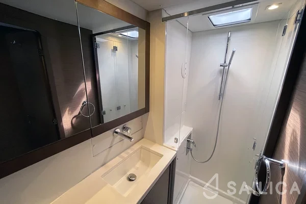 Lagoon 450  Flybridge - Yacht Charter Sailica