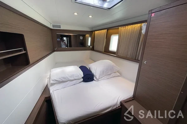 Lagoon 450  Flybridge - Yacht Charter Sailica