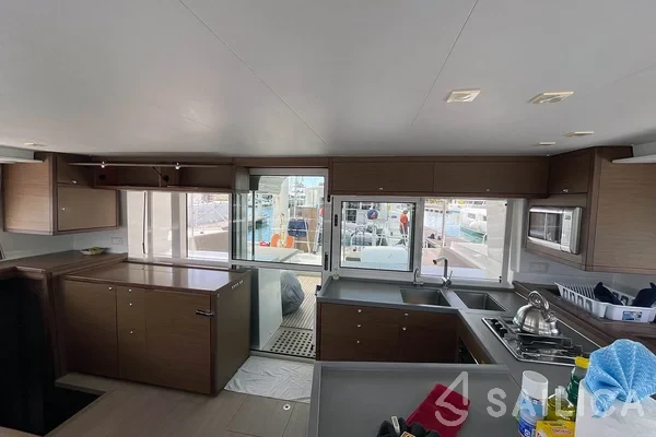 Lagoon 450  Flybridge - Yacht Charter Sailica