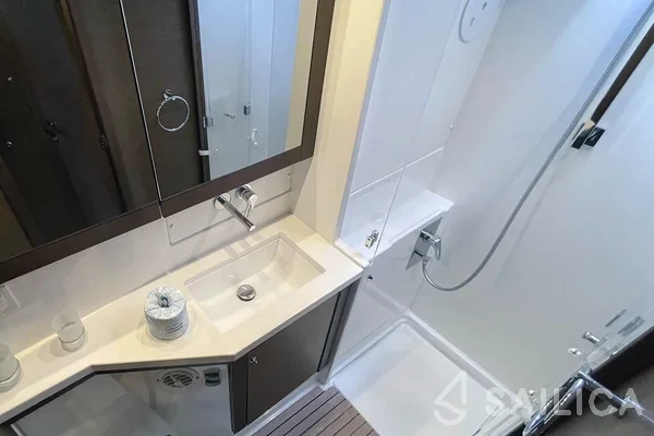 Lagoon 450  Flybridge - Yacht Charter Sailica