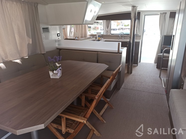 Bali 4.4 - Yacht Charter Sailica