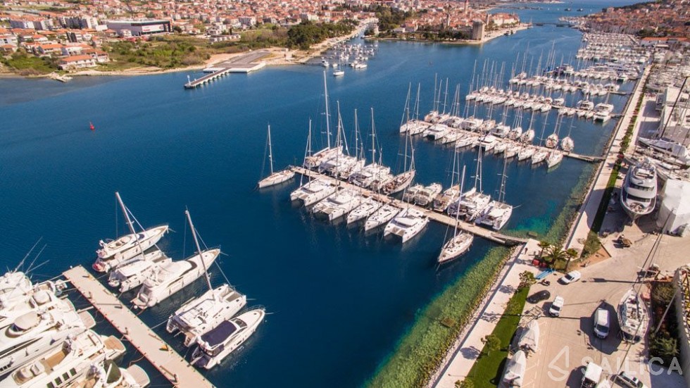 Bali 4.4 - Yacht Charter Sailica