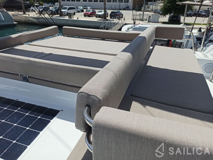 Bali 4.4 - Yacht Charter Sailica