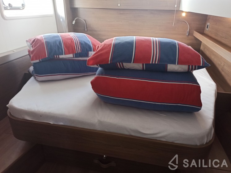 Bali 4.4 - Yacht Charter Sailica