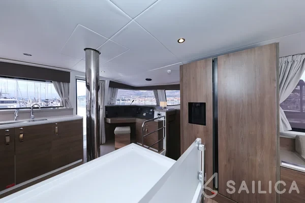 Bali 4.4 - Yacht Charter Sailica