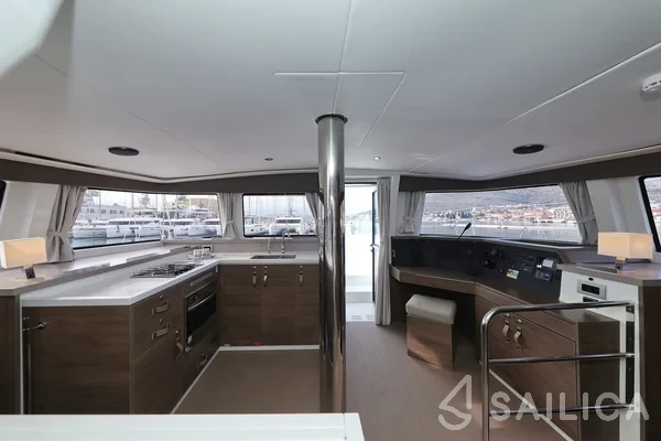 Bali 4.4 - Yacht Charter Sailica