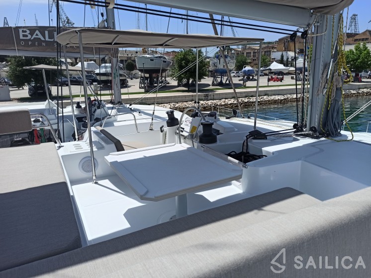 Bali 4.4 - Yacht Charter Sailica