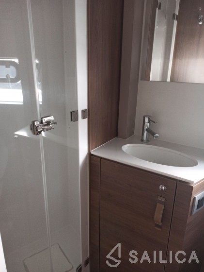 Bali 4.4 - Yacht Charter Sailica